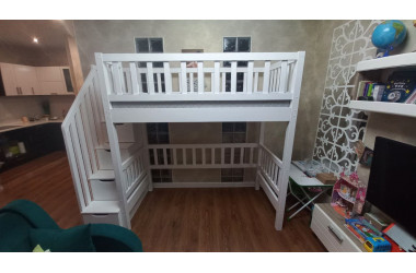 Проект детской кровати-чердак по эскизу с лестницей комод